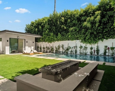 14812 Morrison Street - Photo Thumbnail 32