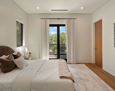 14812 Morrison Street - Photo Thumbnail 58