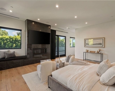 14812 Morrison Street - Photo Thumbnail 44