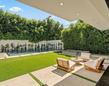 14812 Morrison Street - Photo Thumbnail 28