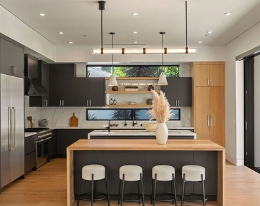 14812 Morrison Street - Photo Thumbnail 18