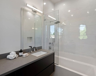 14812 Morrison Street - Photo Thumbnail 63