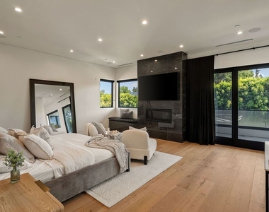 14812 Morrison Street - Photo Thumbnail 41