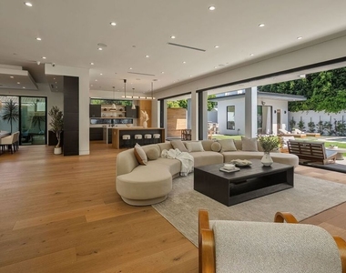 14812 Morrison Street - Photo Thumbnail 13