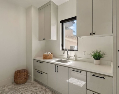 14812 Morrison Street - Photo Thumbnail 67