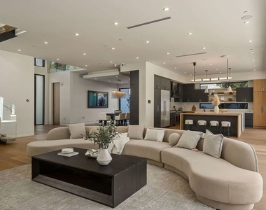 14812 Morrison Street - Photo Thumbnail 14