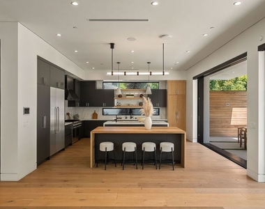 14812 Morrison Street - Photo Thumbnail 17