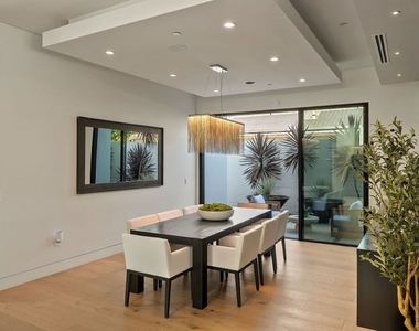 14812 Morrison Street - Photo Thumbnail 8