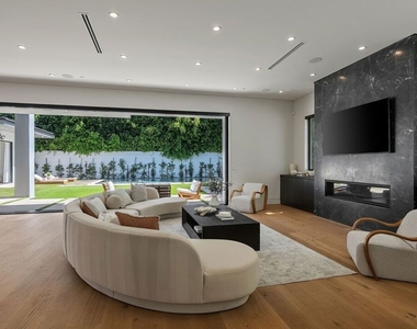 14812 Morrison Street - Photo Thumbnail 16