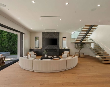 14812 Morrison Street - Photo Thumbnail 12