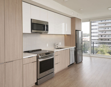 11750 Wilshire Boulevard - Photo Thumbnail 2
