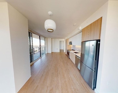 11750 Wilshire Boulevard - Photo Thumbnail 11