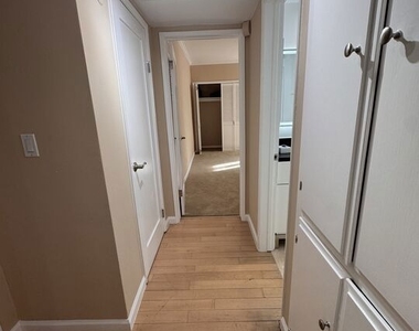 8550 Holloway Drive - Photo Thumbnail 14