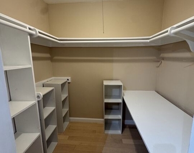 8550 Holloway Drive - Photo Thumbnail 10