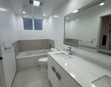 8550 Holloway Drive - Photo Thumbnail 12
