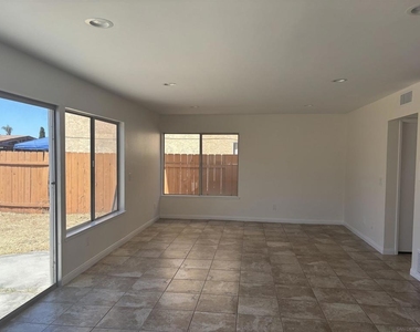 8703 Octans St - Photo Thumbnail 7