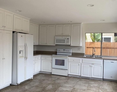 8703 Octans St - Photo Thumbnail 6