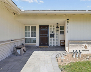 2301 Mono Street - Photo Thumbnail 3