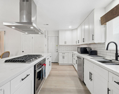 2301 Mono Street - Photo Thumbnail 5