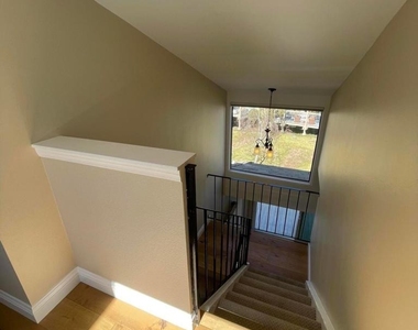 1174 Westlake Boulevard - Photo Thumbnail 15