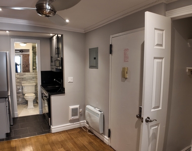 West 53rd Street - Photo Thumbnail 4