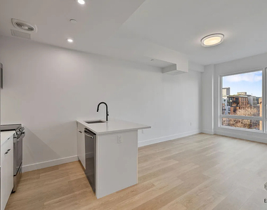 80 Linden Blvd - Photo Thumbnail 2