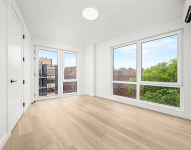 1615 Cedar Street - Photo Thumbnail 4