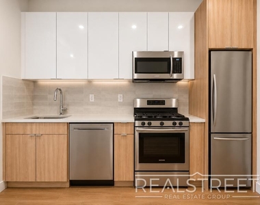 729 Rogers Avenue - Photo Thumbnail 2