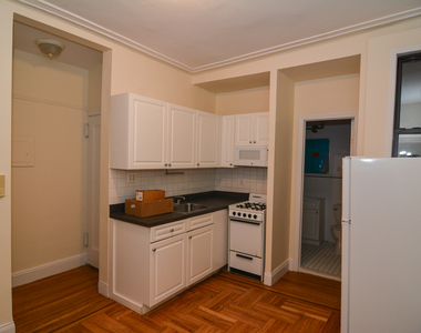 East 89th Street - Photo Thumbnail 2