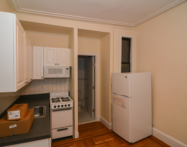 East 89th Street - Photo Thumbnail 4