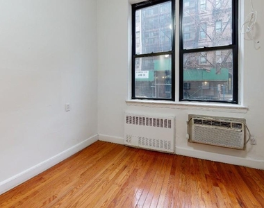 East 90th Street - Photo Thumbnail 2