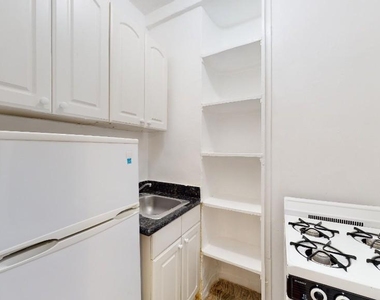 East 35th Street - Photo Thumbnail 3