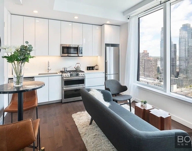 West 36th Street - Photo Thumbnail 1