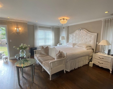 1011 Madeira Boulevard - Photo Thumbnail 9