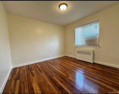 255-06 73rd Avenue - Photo Thumbnail 12