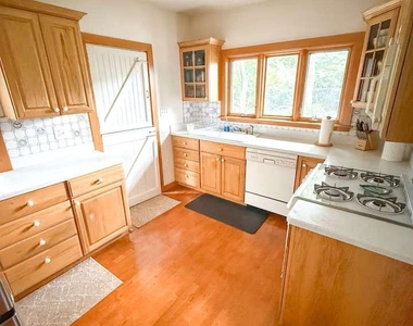 49 Oakwood Road - Photo Thumbnail 9