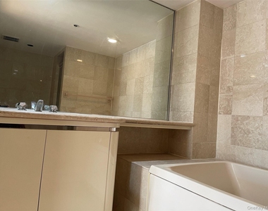88 Cuttermill Road - Photo Thumbnail 17