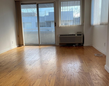 88 Cuttermill Road - Photo Thumbnail 7
