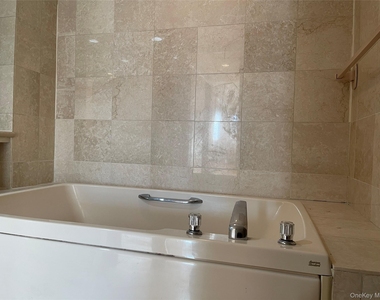 88 Cuttermill Road - Photo Thumbnail 15