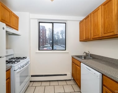 7 Lake Street - Photo Thumbnail 12