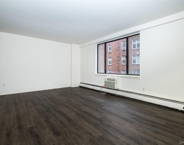 7 Lake Street - Photo Thumbnail 8