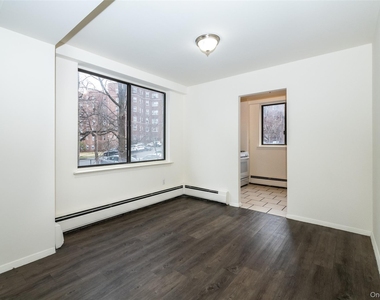 7 Lake Street - Photo Thumbnail 10