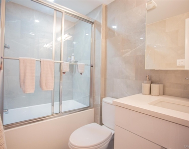 230 W Broadway - Photo Thumbnail 15