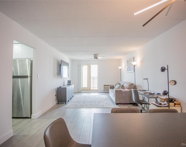 230 W Broadway - Photo Thumbnail 9