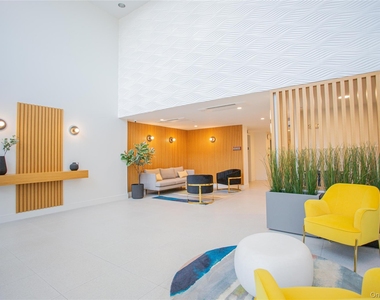 230 W Broadway - Photo Thumbnail 3