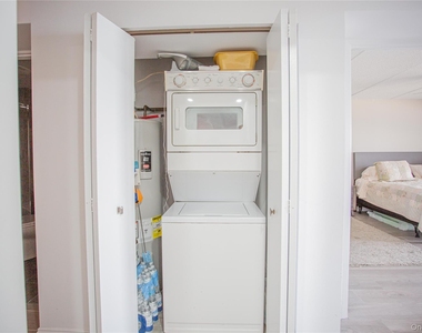 230 W Broadway - Photo Thumbnail 24