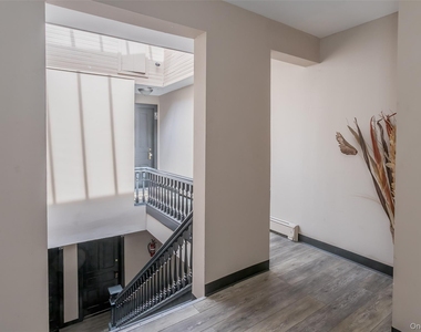 31 Main - Photo Thumbnail 1