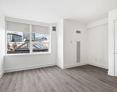 1 Renaissance Square - Photo Thumbnail 15