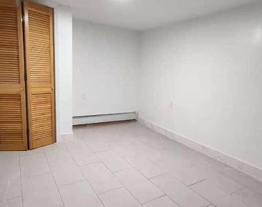 119-18 14th Avenue - Photo Thumbnail 4