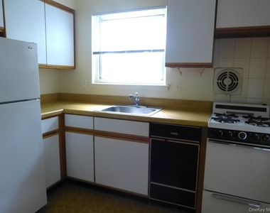 6 Duryea Place - Photo Thumbnail 4